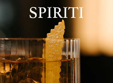 Spiritueux rhum whisky gin le nez dans le verre caviste en ligne